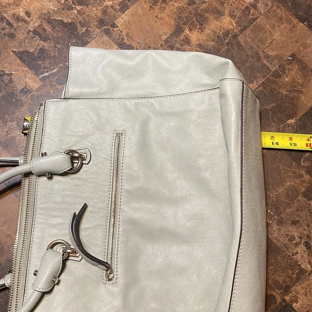 Guess Purse🥰🥰 - Picture 9 of 9